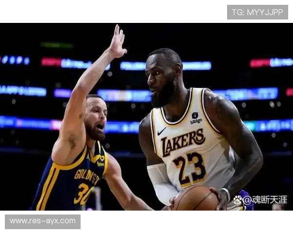 约翰逊季后赛闪耀时刻:关键表现助球队挺进下一轮